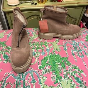 Cruza Tan Suede zip bootie size 40